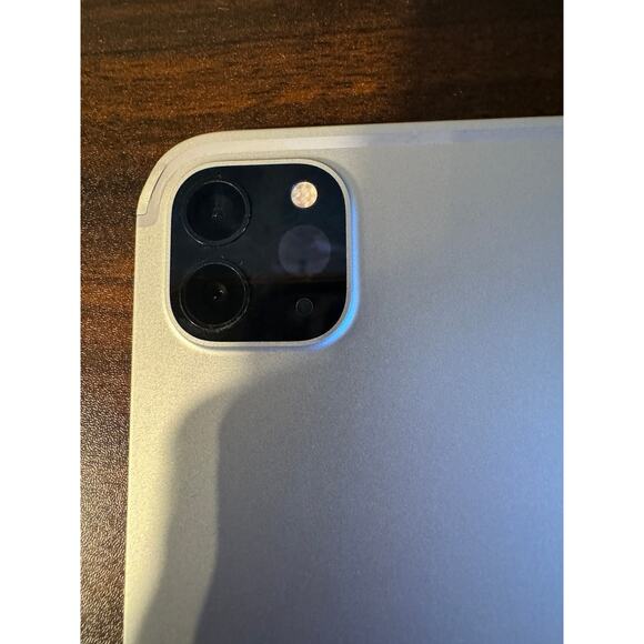 Apple iPad Pro 12.9" (5th Gen) 256 GB[Cellular Unlocked] A2379 silver W Keyboard - Picture 7 of 8